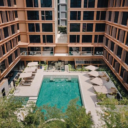 Nysa Hotel Bangkok Sukhumvit 11 Eksteriør billede The hotel's courtyard