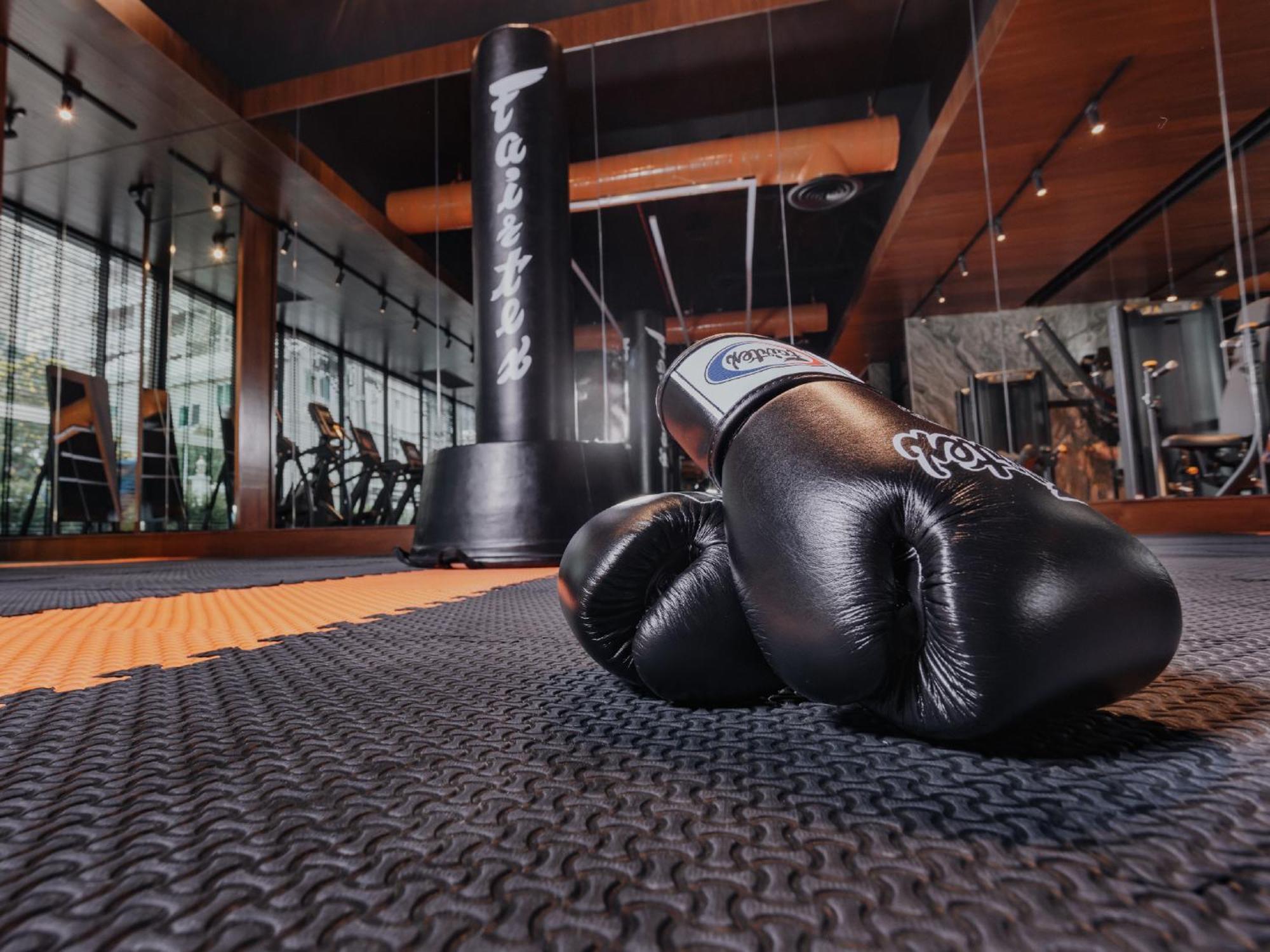 Nysa Hotel Bangkok Sukhumvit 11 Eksteriør billede A pair of boxing gloves