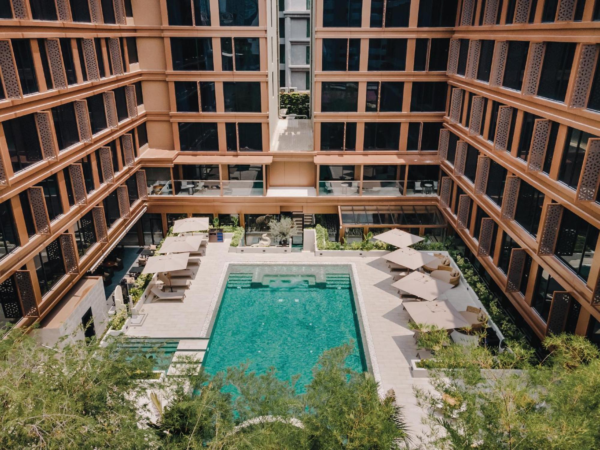 Nysa Hotel Bangkok Sukhumvit 11 Eksteriør billede The hotel's courtyard