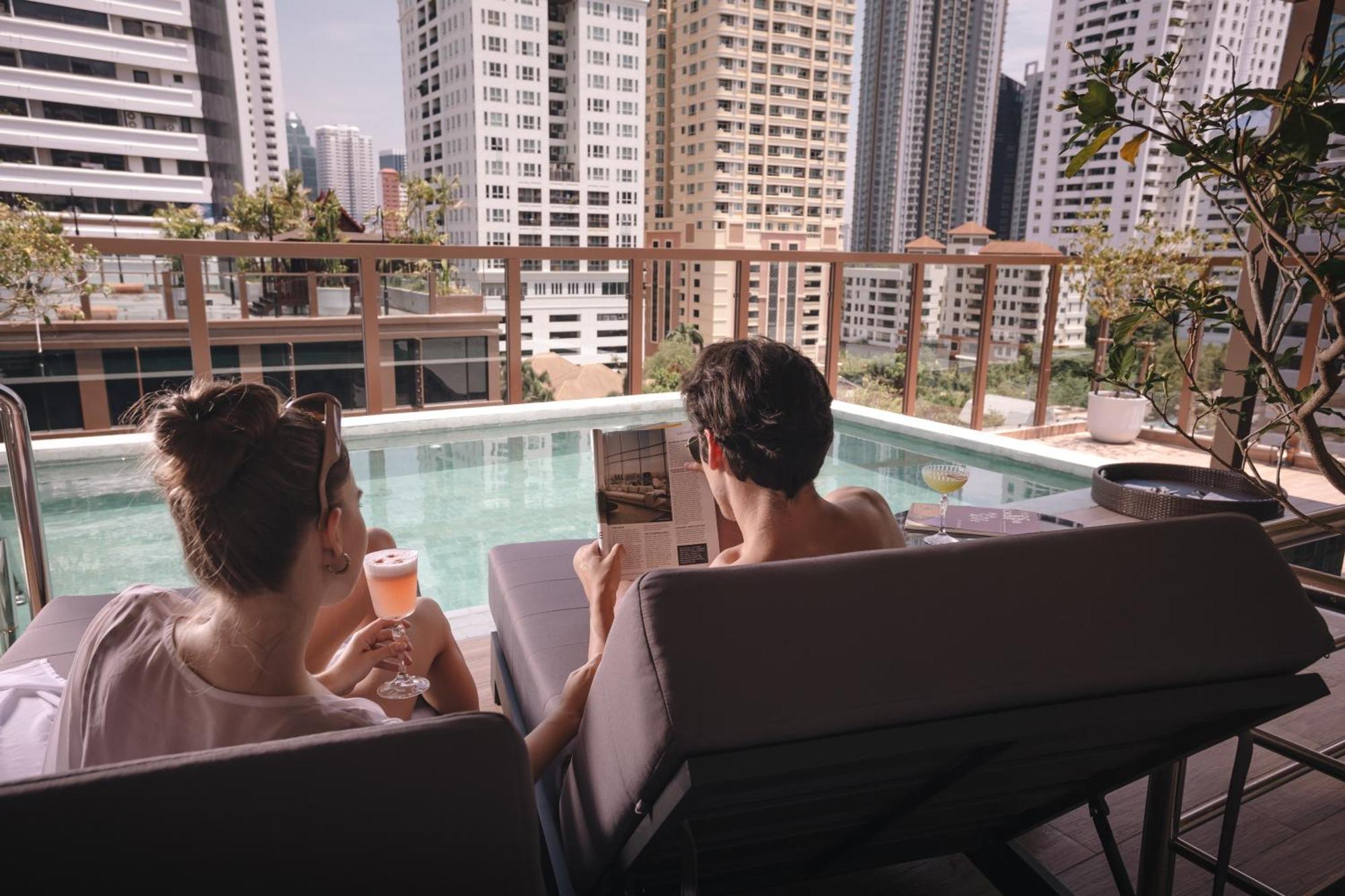Nysa Hotel Bangkok Sukhumvit 11 Eksteriør billede The rooftop pool at the hotel