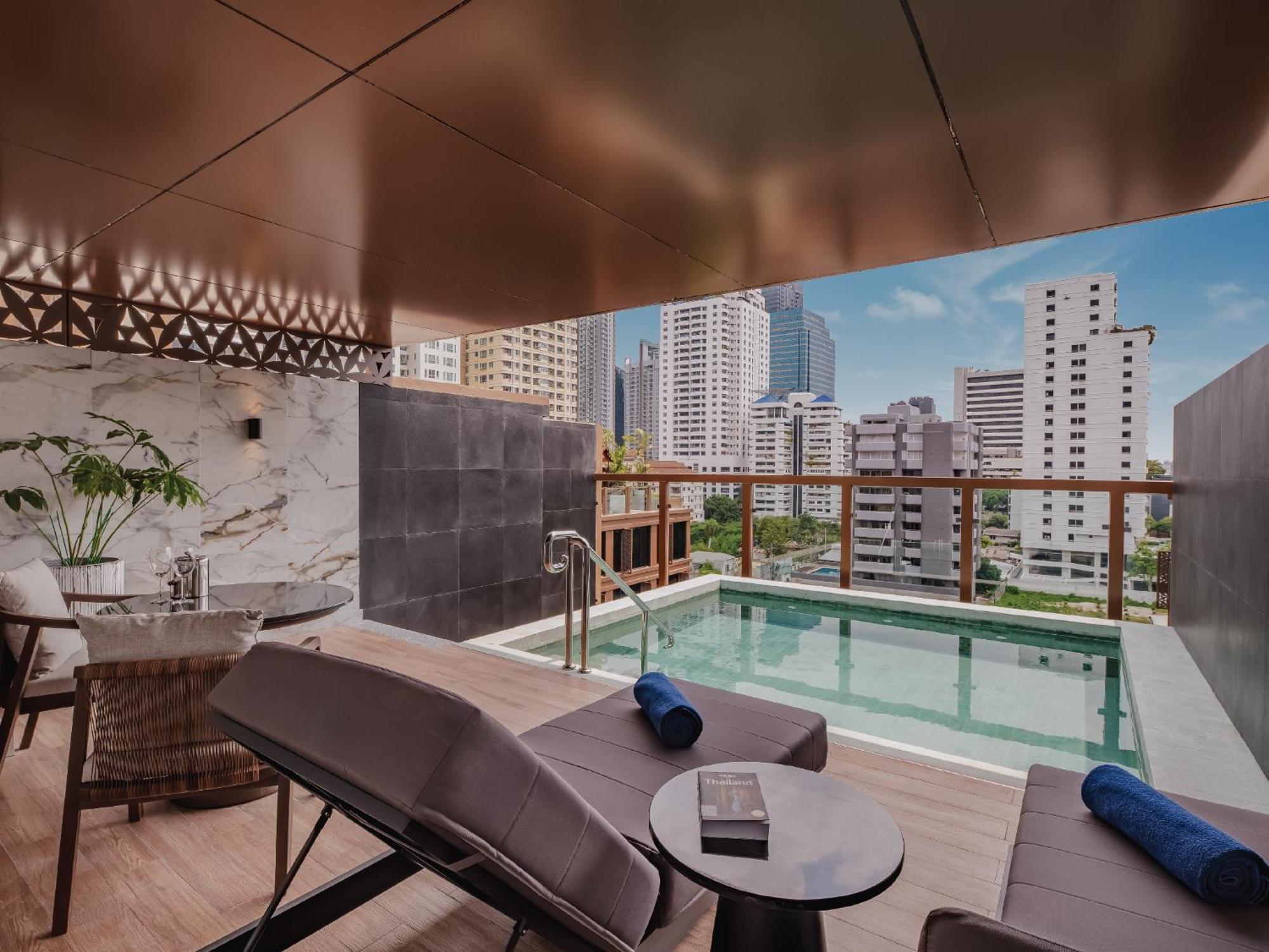 Nysa Hotel Bangkok Sukhumvit 11 Eksteriør billede The hotel's rooftop pool
