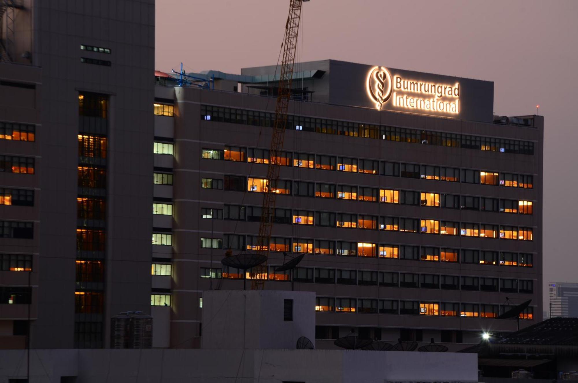 Nysa Hotel Bangkok Sukhumvit 11 Eksteriør billede Bumrungrad International Hospital